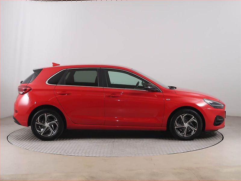 Hyundai i30 (2022) Style 1.5 T-GDI MHEV - fotka 6 z 16