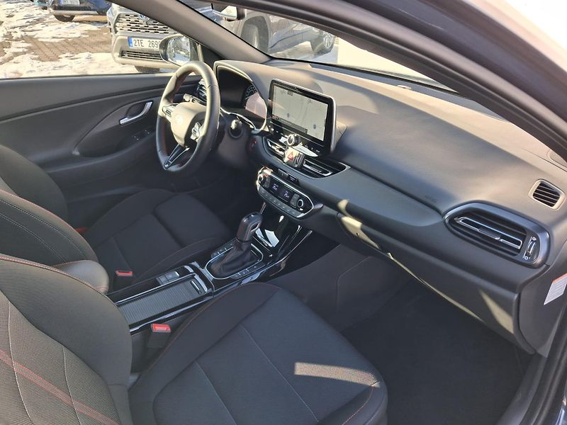 Hyundai i30 1.5 T-GDI MHEV DCT N-Line - fotka 19 z 25