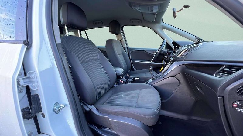Opel Zafira Enjoy Tourer 2.0 CDTI MT6 (96 - fotka 28 z 38