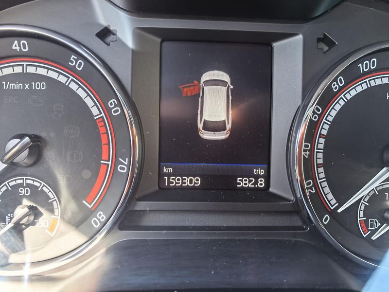 Škoda Octavia (2019) RS 2.0 - fotka 15 z 19