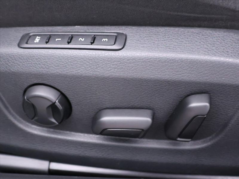 Škoda Superb 2.0 TDI DSG Style Navi LED - fotka 16 z 32