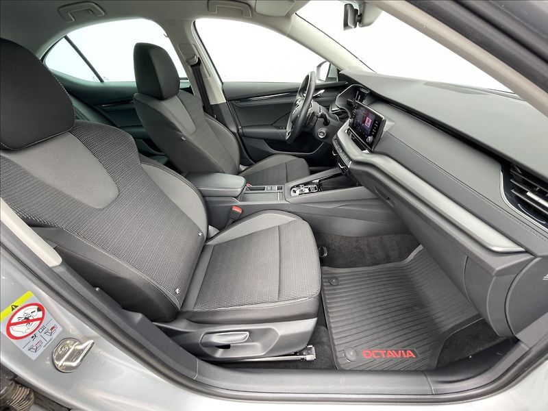 Škoda Octavia 2,0 TDI DSG Ambition Plus LED - fotka 17 z 23