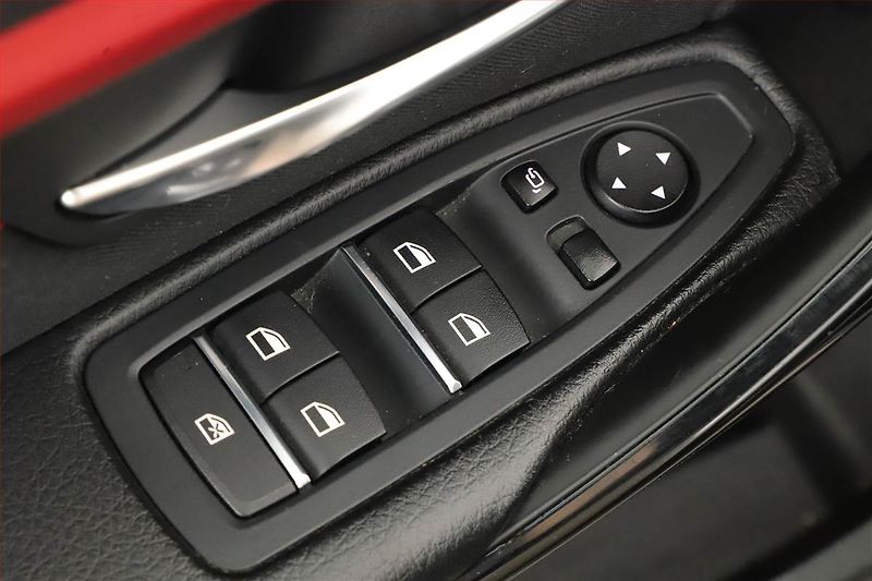 BMW Řada 3 (2016) 320 d, Navi, Tempomat - fotka 9 z 20
