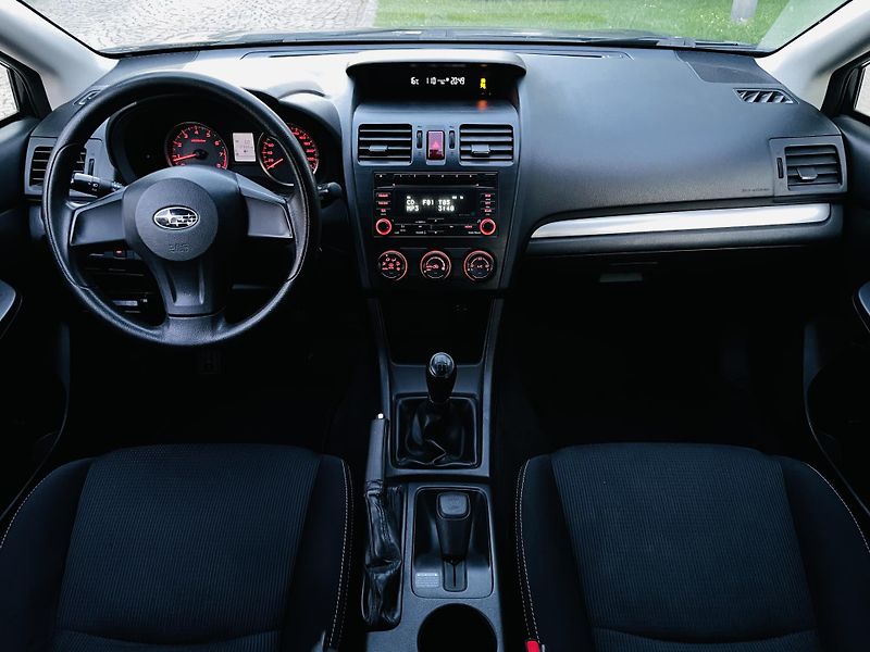 Subaru XV 1.6i 4x4 1MAJ TAŽNÉ SERVISKA - fotka 22 z 36