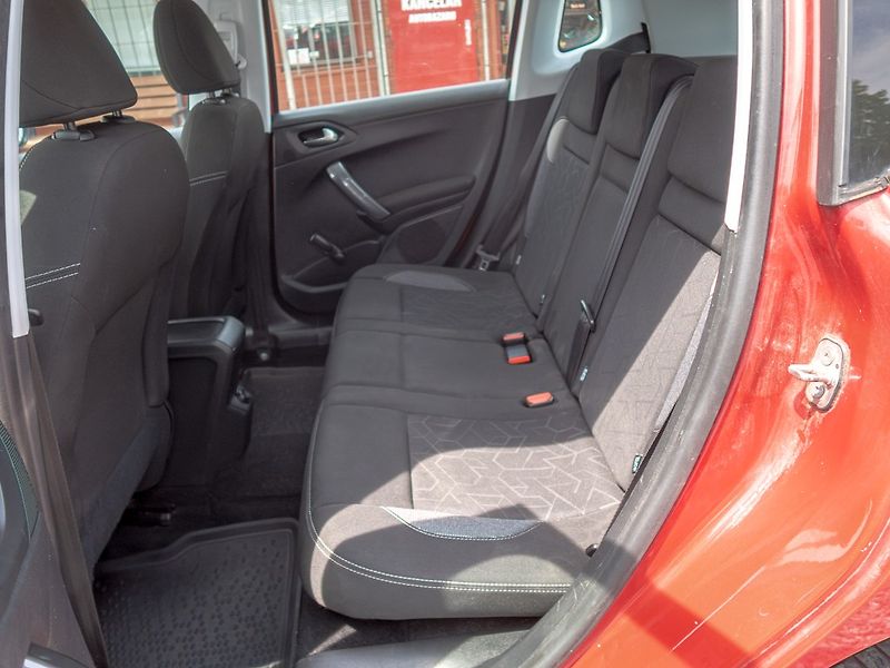 Peugeot 2008 (2017) ČR 1.2T 81KW – 88.359KM - fotka 36 z 51