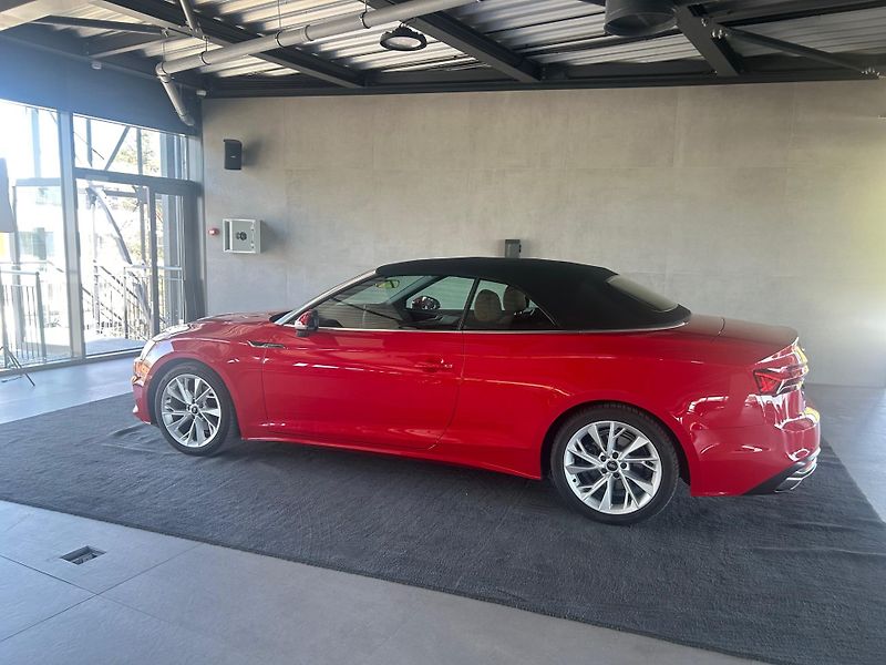 Audi A5 (2022) Cabriolet 2.0 TDI S-tronic - fotka 11 z 27