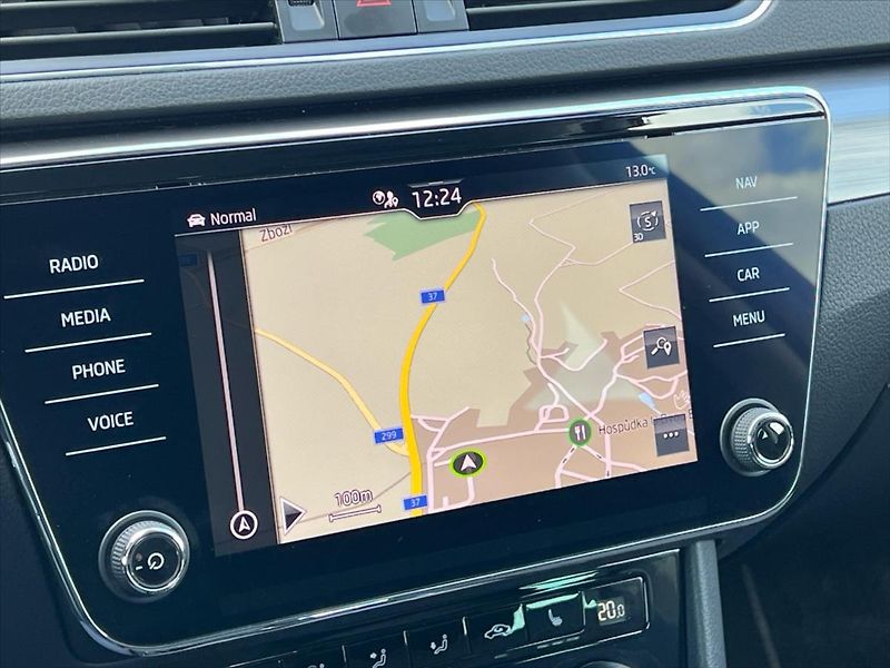Škoda Superb 2,0 TDi 110kW 7DSG STYLE PLUS - fotka 23 z 28