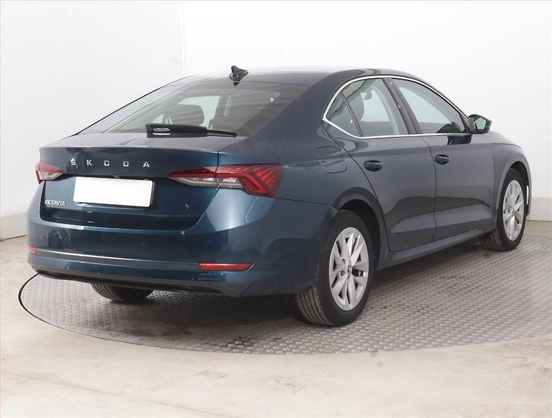 Škoda Octavia (2023) 2.0 TDI - fotka 5 z 16