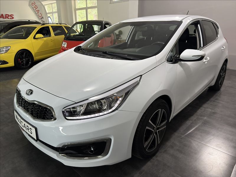 Kia Ceed 1,6   GDI KAMERA VÝHŘEV 61TKM - fotka 3 z 31