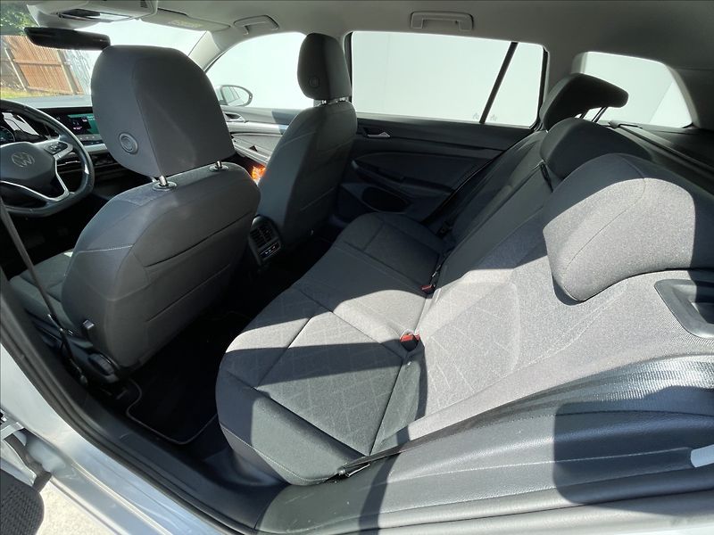 Volkswagen Golf Variant 1,5 eTSI DSG Life Kamera+KESSY - fotka 16 z 23