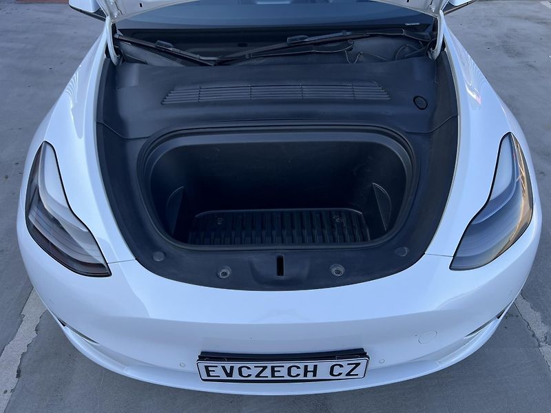 Tesla Model Y Long Range AWD 91% SOH - fotka 11 z 21
