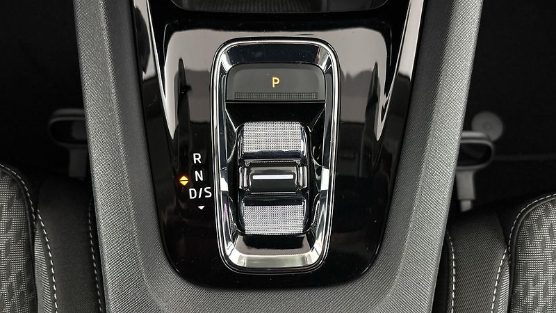 Škoda Octavia 2.0 TDI DSG Style Combi - fotka 23 z 26