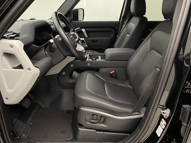 Land Rover Defender 110 D300 X-DYNAMIC SE AWD AUT  - fotka 3 z 46