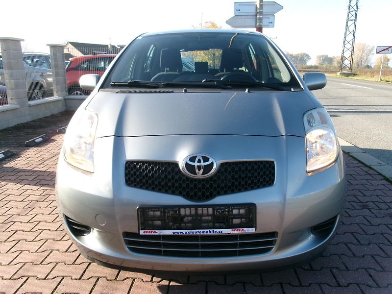 Toyota Yaris 1,0i KLIMA - fotka 3 z 22