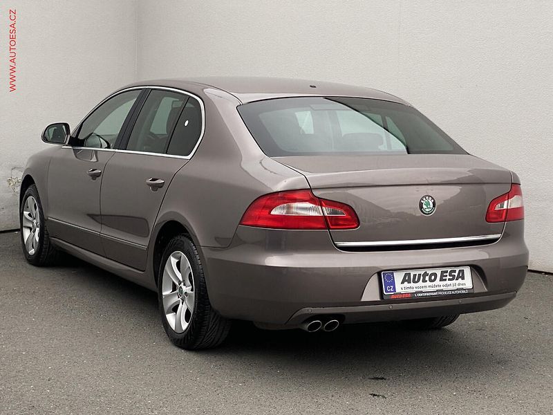Škoda Superb (2012) 2.0 TDi, Ambition - fotka 6 z 17