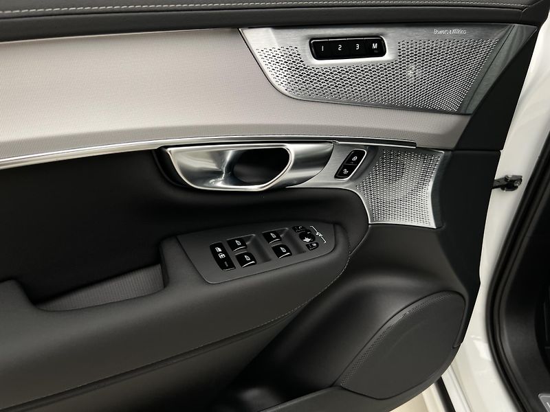 Volvo XC90 (2026) T8 AWD BLACK EDITION ULTRA - fotka 25 z 47