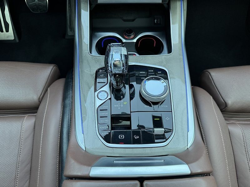 BMW X7 (2021) xDrive 40d M-Paket Pano - fotka 8 z 49