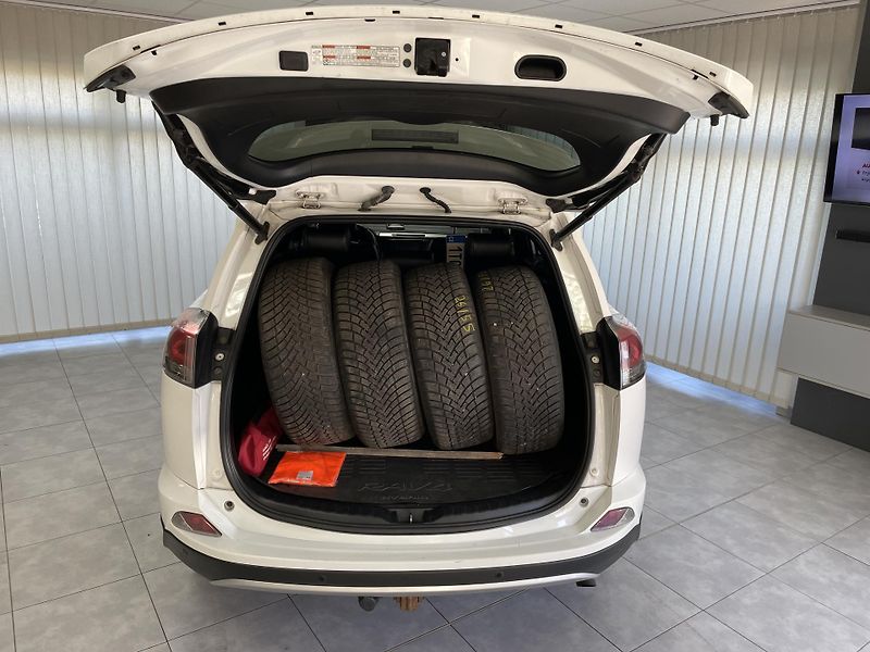 Toyota RAV4 2.5 Hybrid 4x4 AT ČR 1.MAJ.SER - fotka 27 z 27