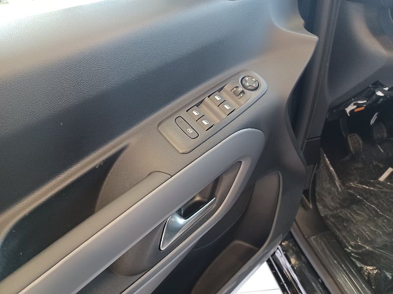 Opel Combo Elegance Plus XL 1,5CDTi MT6 - fotka 17 z 30