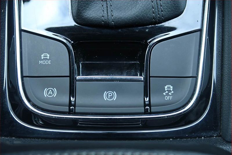 Škoda Karoq (2019) Style 1.5 TSI - fotka 19 z 24