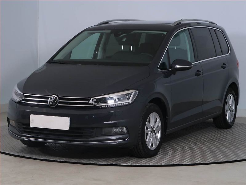 Volkswagen Touran (2023) 1.5 TSI - fotka 2 z 30