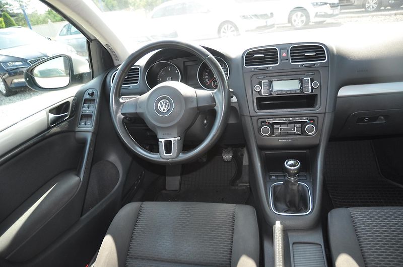 Volkswagen Golf VI 1.6TDi 66kW Trendline - fotka 5 z 17