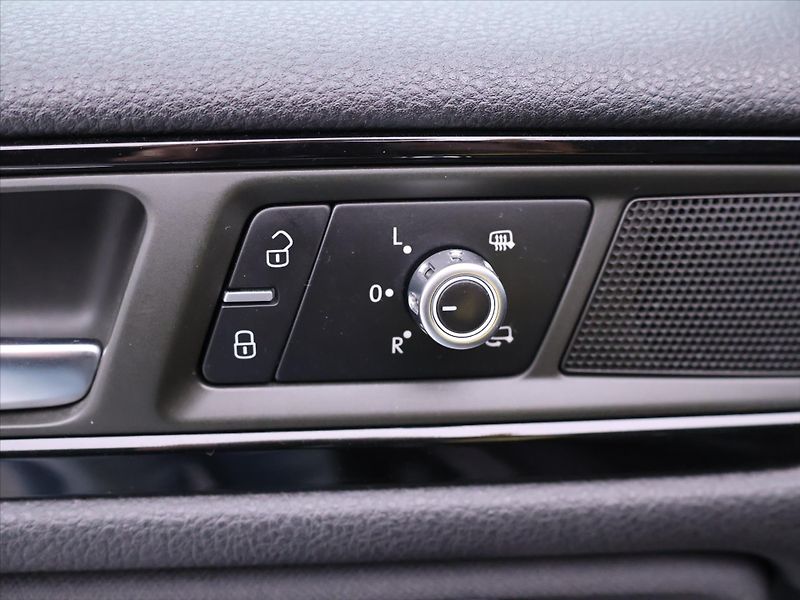 Volkswagen Touareg 3,0 TDI 150kW V6 CZ - fotka 18 z 39