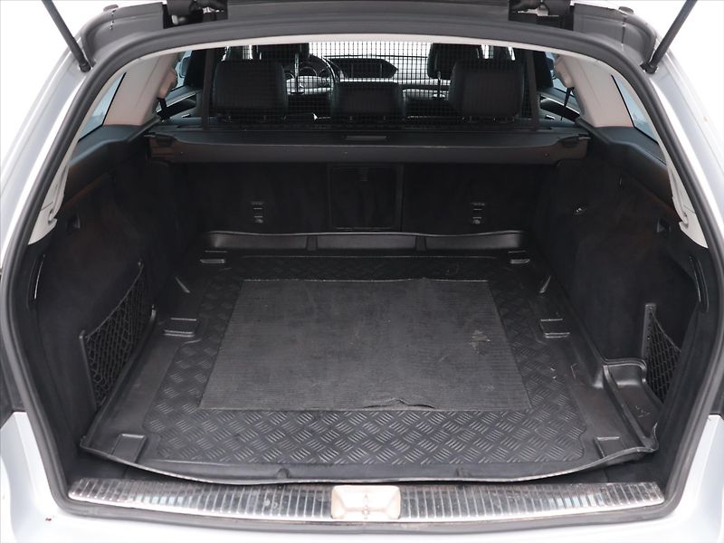 Mercedes-Benz Třídy E 3,0 350CDI 170kW CZ Avantgarde - fotka 10 z 35