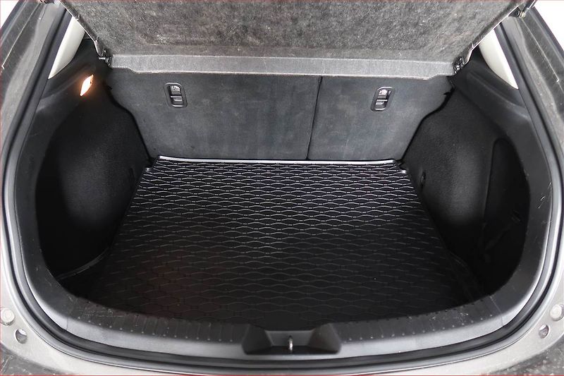 Mazda 3 (2014) 1.5 Skyactiv-G, Navi - fotka 14 z 17