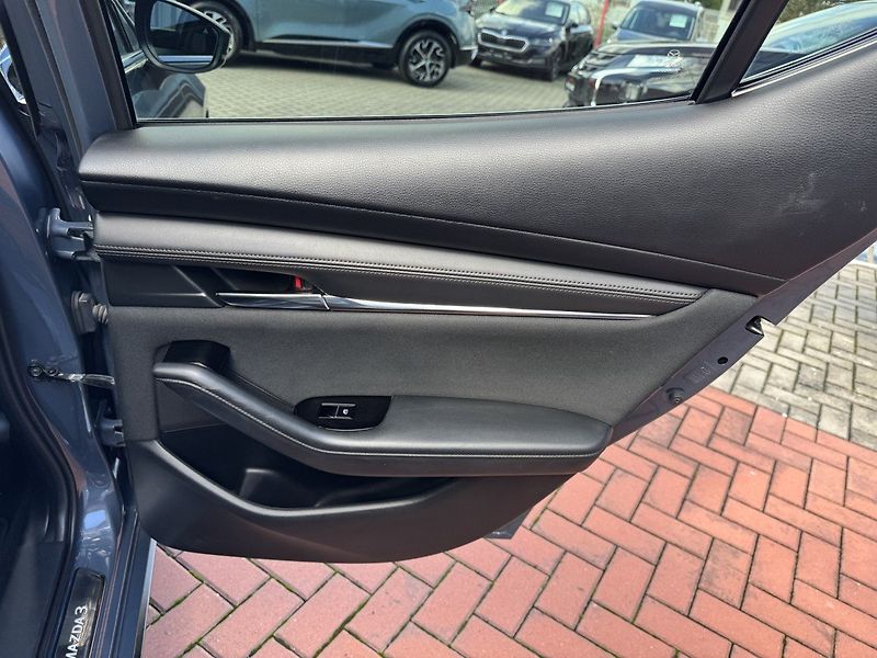 Mazda 3 (2019) 2.0i G122 LED Navi Bose Kamera - fotka 24 z 50