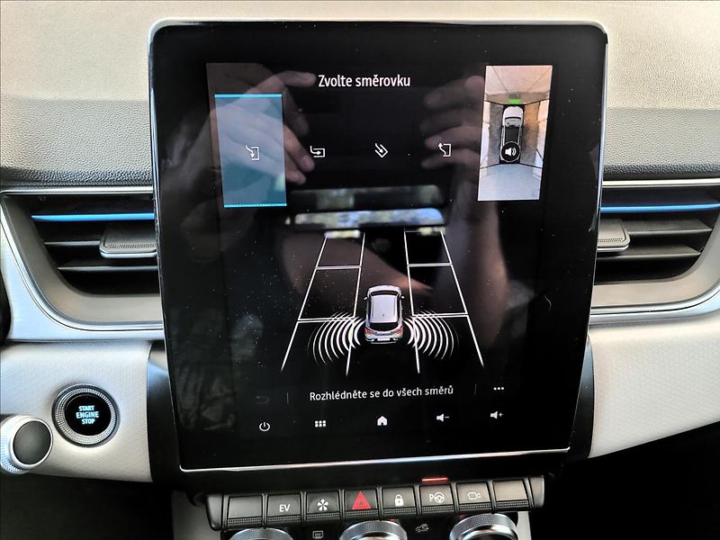 Renault Captur 1,6 E-Tech PHEV Intense - fotka 25 z 49