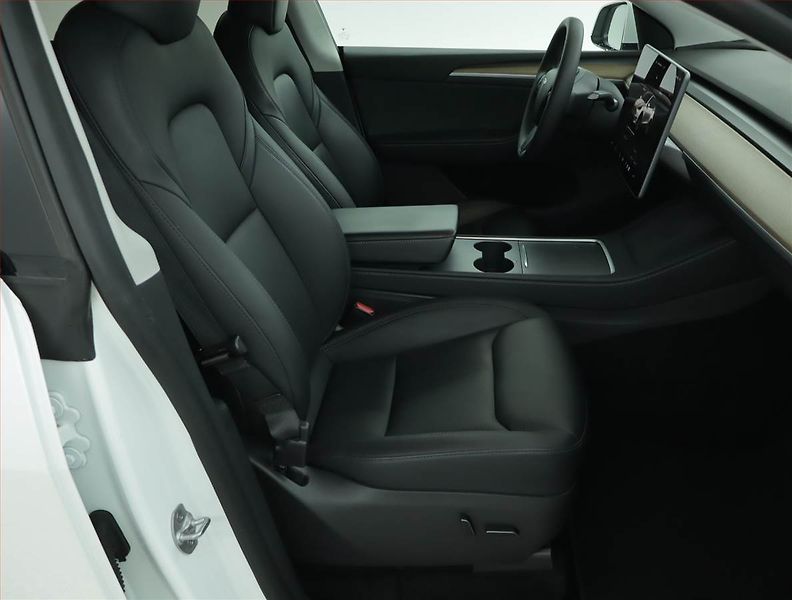 Tesla Model Y (2023) Long Range AWD 79kWh, SoH 92% - fotka 9 z 21