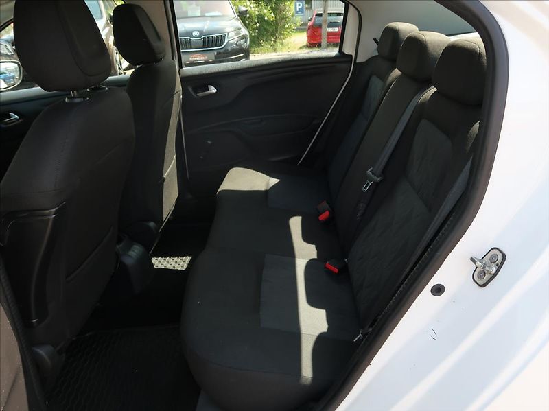 Citroën C-Elysée 1,6 BHDi,73kW,1majČR,Serv.kn. - fotka 16 z 24
