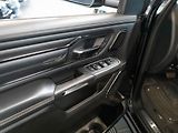 Dodge RAM (2022) 5.7 Limited Night Edition 22 - náhled 16