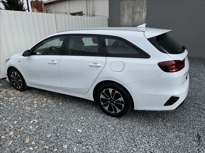 Kia Ceed 1,5 T-GDi Spin DPH 1.maj ČR - fotka 10 z 50