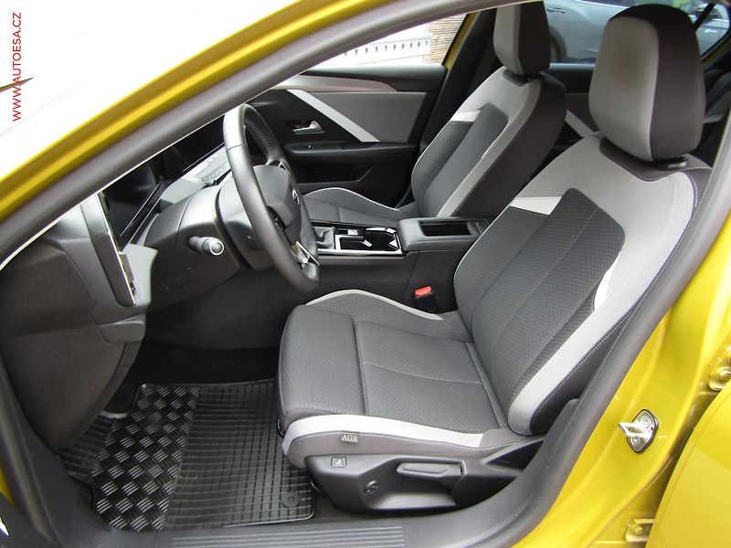 Opel Astra (2024) 1.2 T, ČR, AC, tempo, kamera - fotka 9 z 21