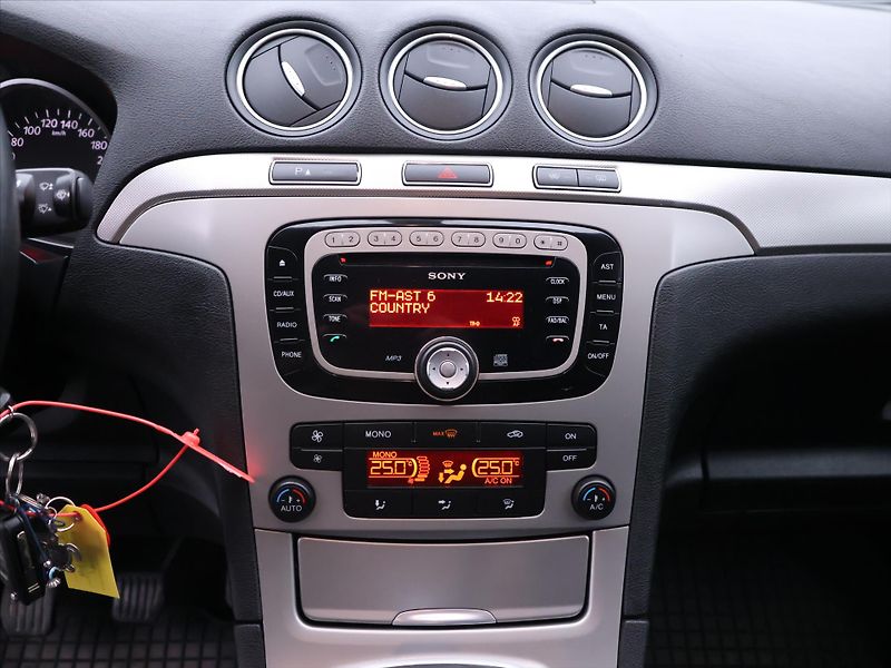 Ford S-MAX 2,0 TDCI 103kW Aut.klima - fotka 18 z 27
