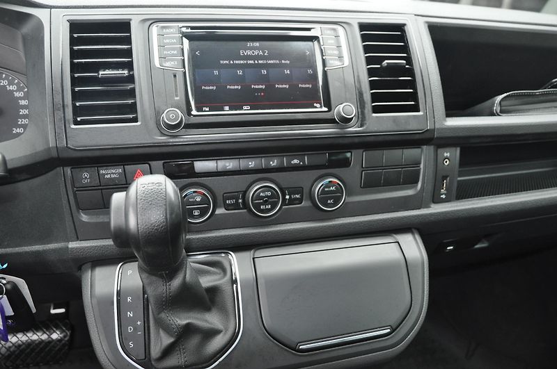 Volkswagen Multivan 2.0TDi 110kW Automat - fotka 5 z 17