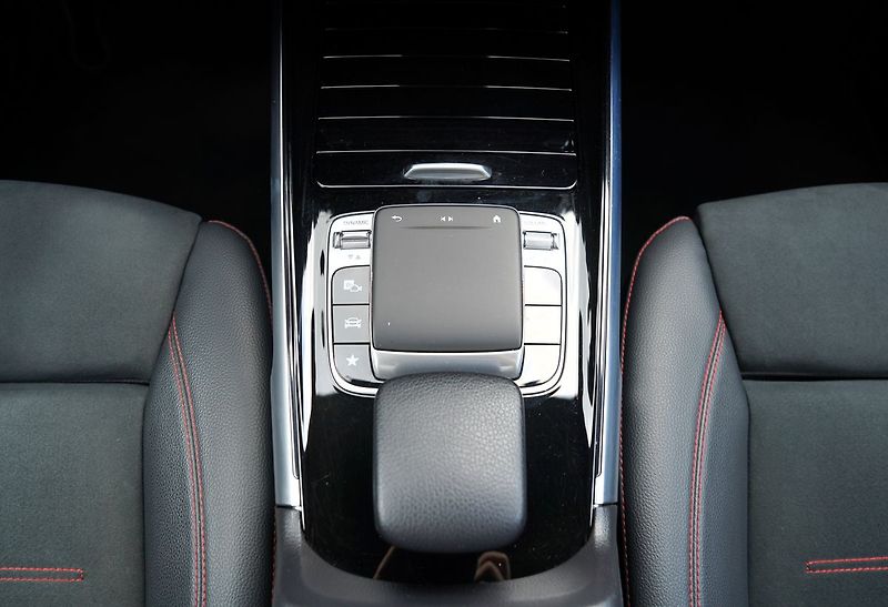 Mercedes-Benz GLB 200d 4Matic/AMG/AT/150 PS/Led - fotka 35 z 41