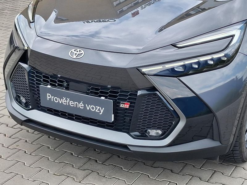 Toyota C-HR 2,0 HEV e-CVT GR Sport - fotka 25 z 26
