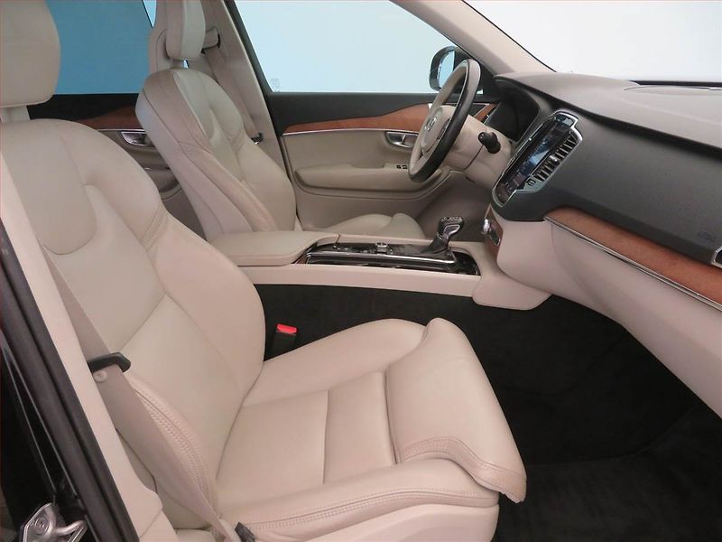 Volvo XC90 (2017) D5 AWD - fotka 9 z 18