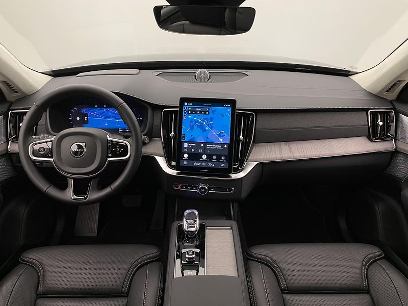 Volvo XC90 T8 AWD RECHARGE ULT REZERVACE - fotka 2 z 68
