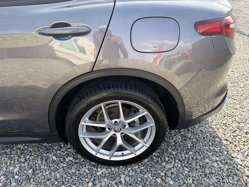 Alfa Romeo Stelvio 2.2JTDM Q4 4x4 210PS VELOCE 1A - fotka 34 z 167