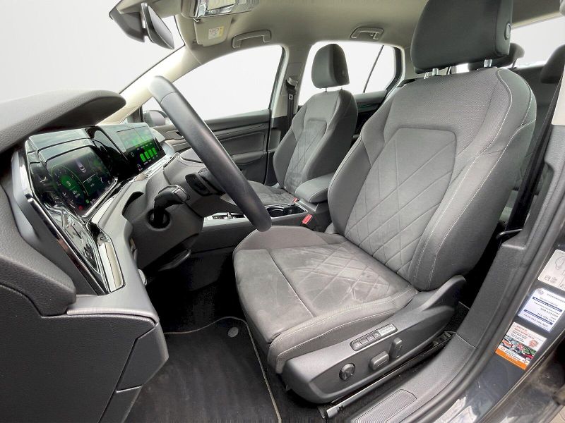 Volkswagen Golf (2022) 1,5 eTSI 110 kW DSG Style Plus - fotka 21 z 30