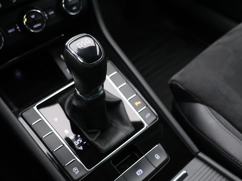 Škoda Superb 2.0 TDI DSG CZ Style Plus Kůže - fotka 27 z 37
