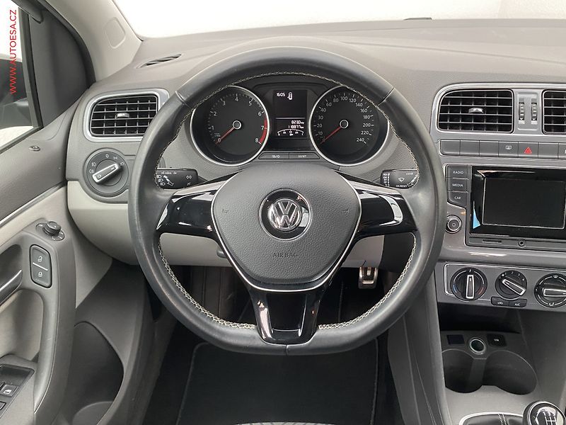 Volkswagen Polo (2014) 1.0 MPi, Fresh, +ALU - fotka 11 z 17