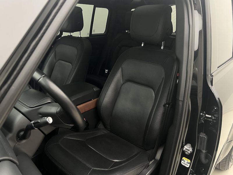 Land Rover Defender 110 D300 HSE AUT CZ - fotka 18 z 51