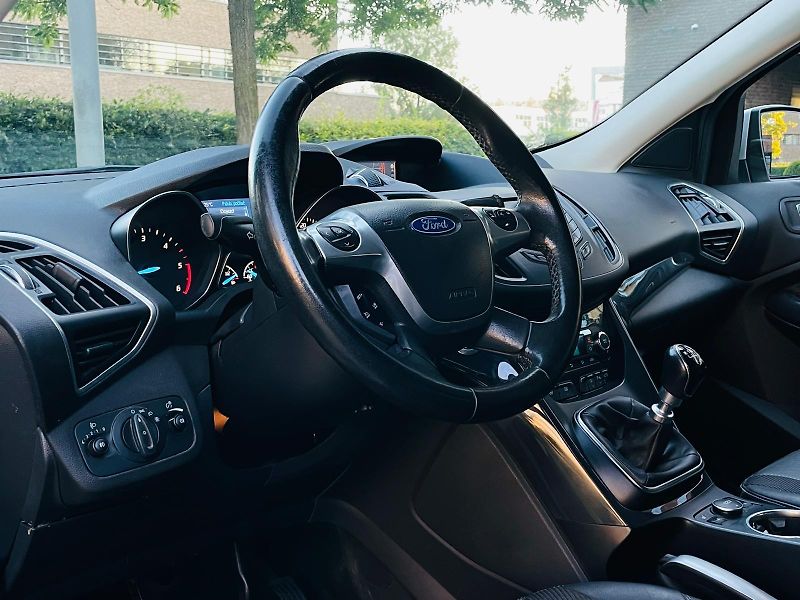 Ford Kuga 2.0TDCi MANUÁL TAŽNÉ SERVISKA - fotka 29 z 51