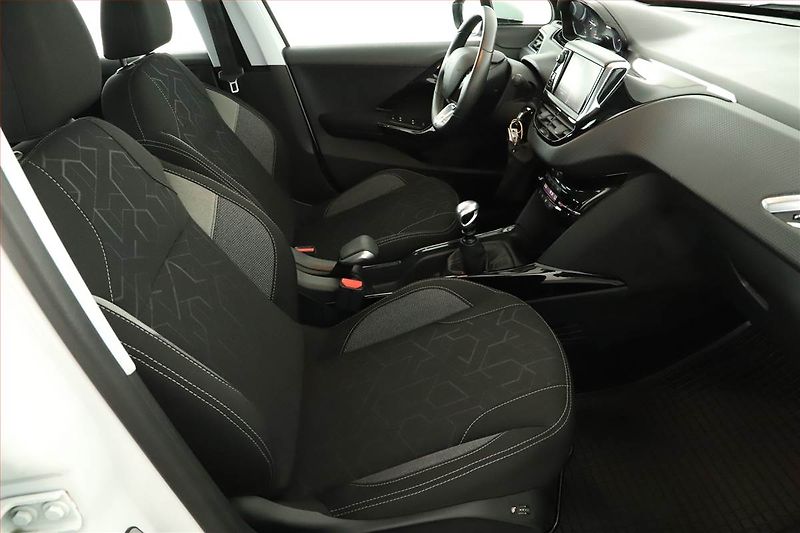 Peugeot 2008 (2019) 1.2 PureTech, Tempomat - fotka 9 z 16