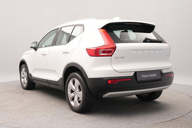 Volvo XC40 B4 AWD MOMENTUM PRO CZ - fotka 7 z 27